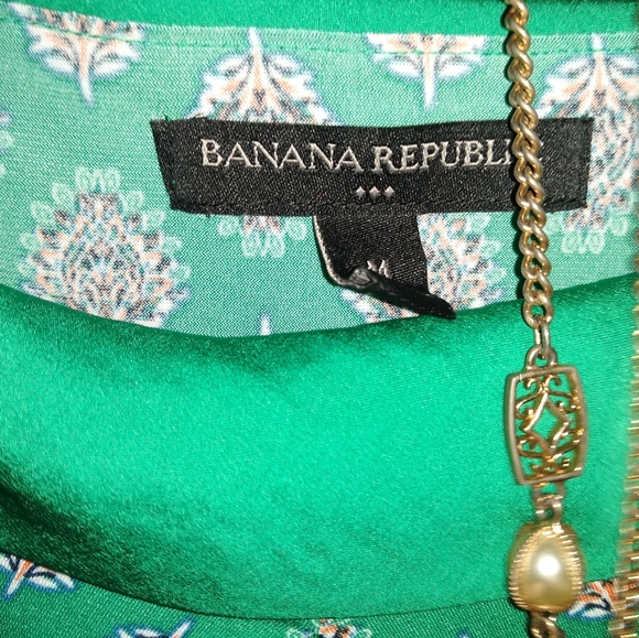 Banana Republic Vintage sleeveless green silky camisole - Picture 2 of 8